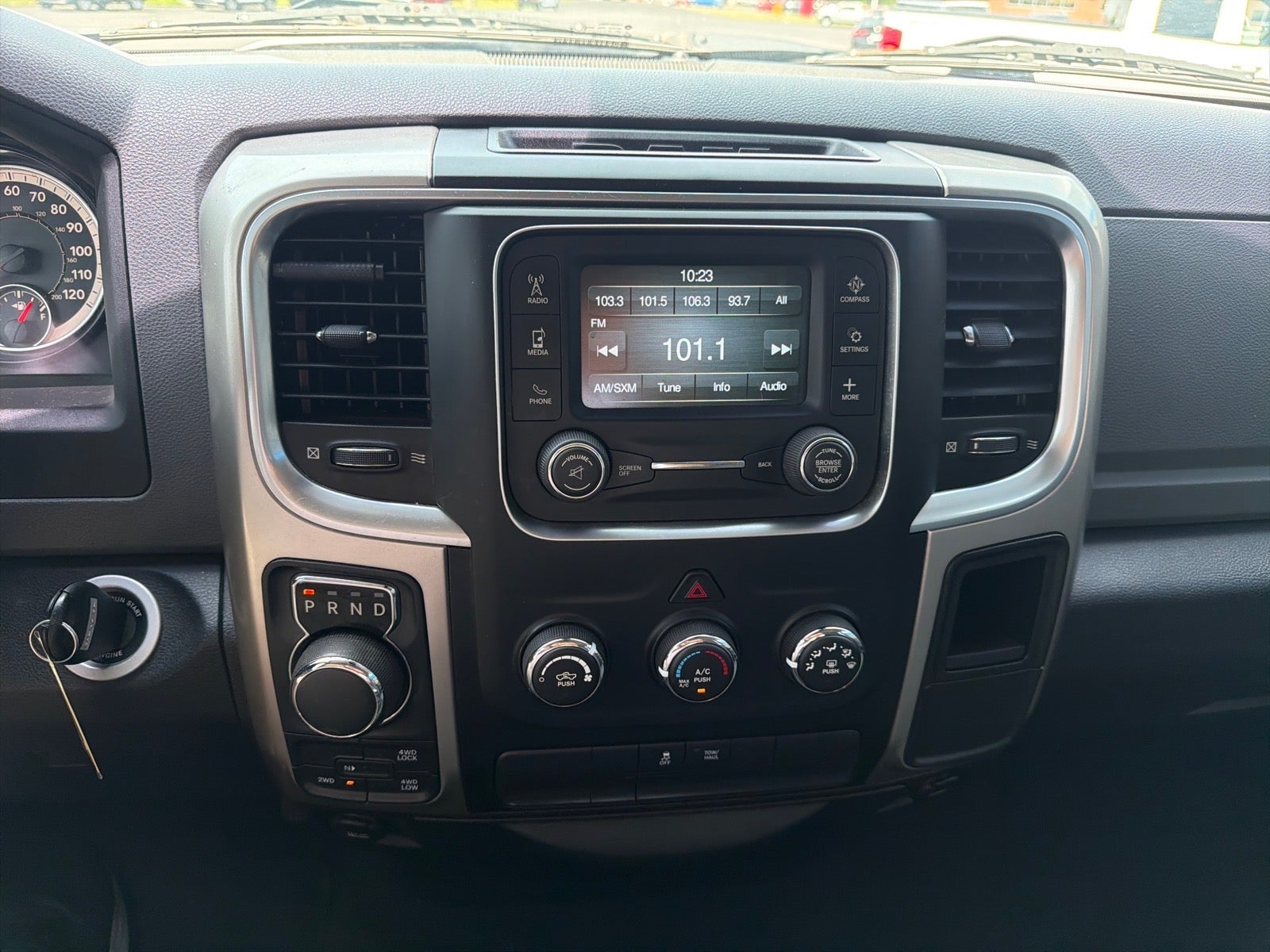 2016 RAM 1500 SLT