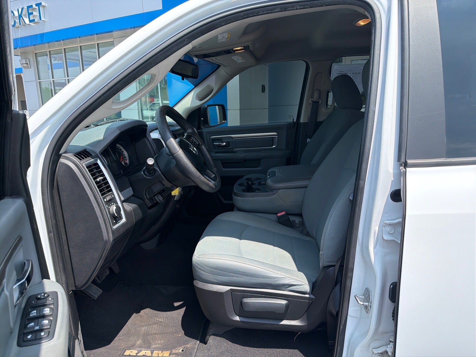 2016 RAM 1500 SLT