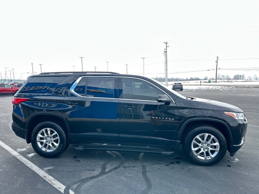 2021 Chevrolet Traverse LT Cloth