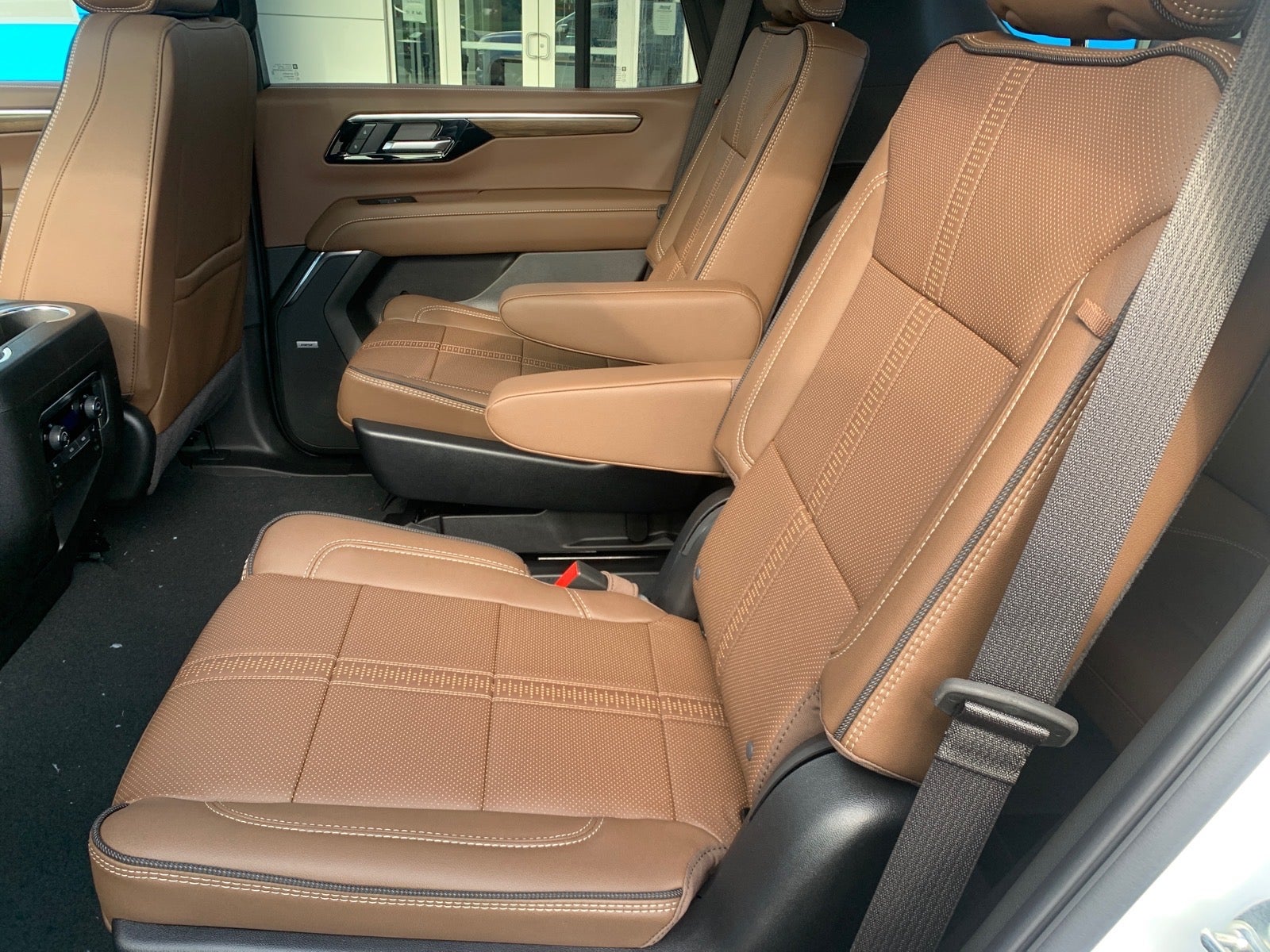 2027 Chevrolet Tahoe High Country - Photo 7