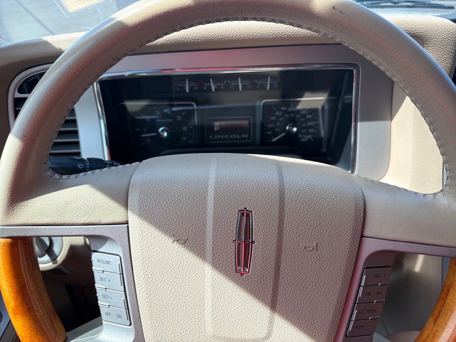 2010 Lincoln Navigator Base